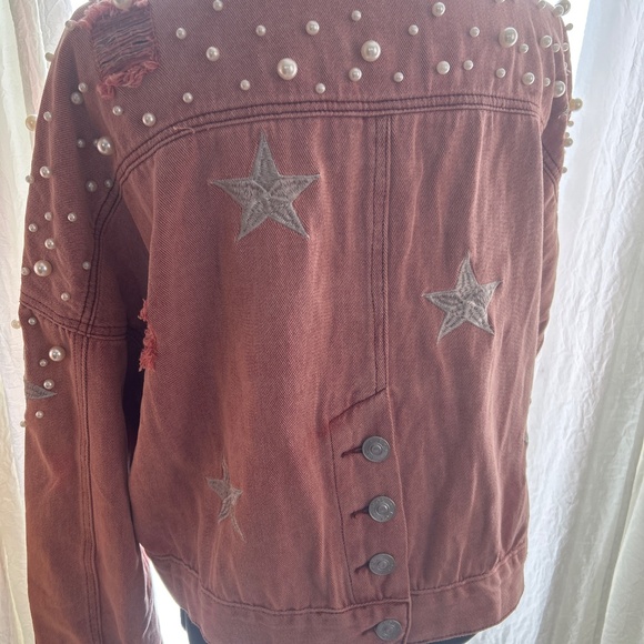 POL - Picture 2 of 2